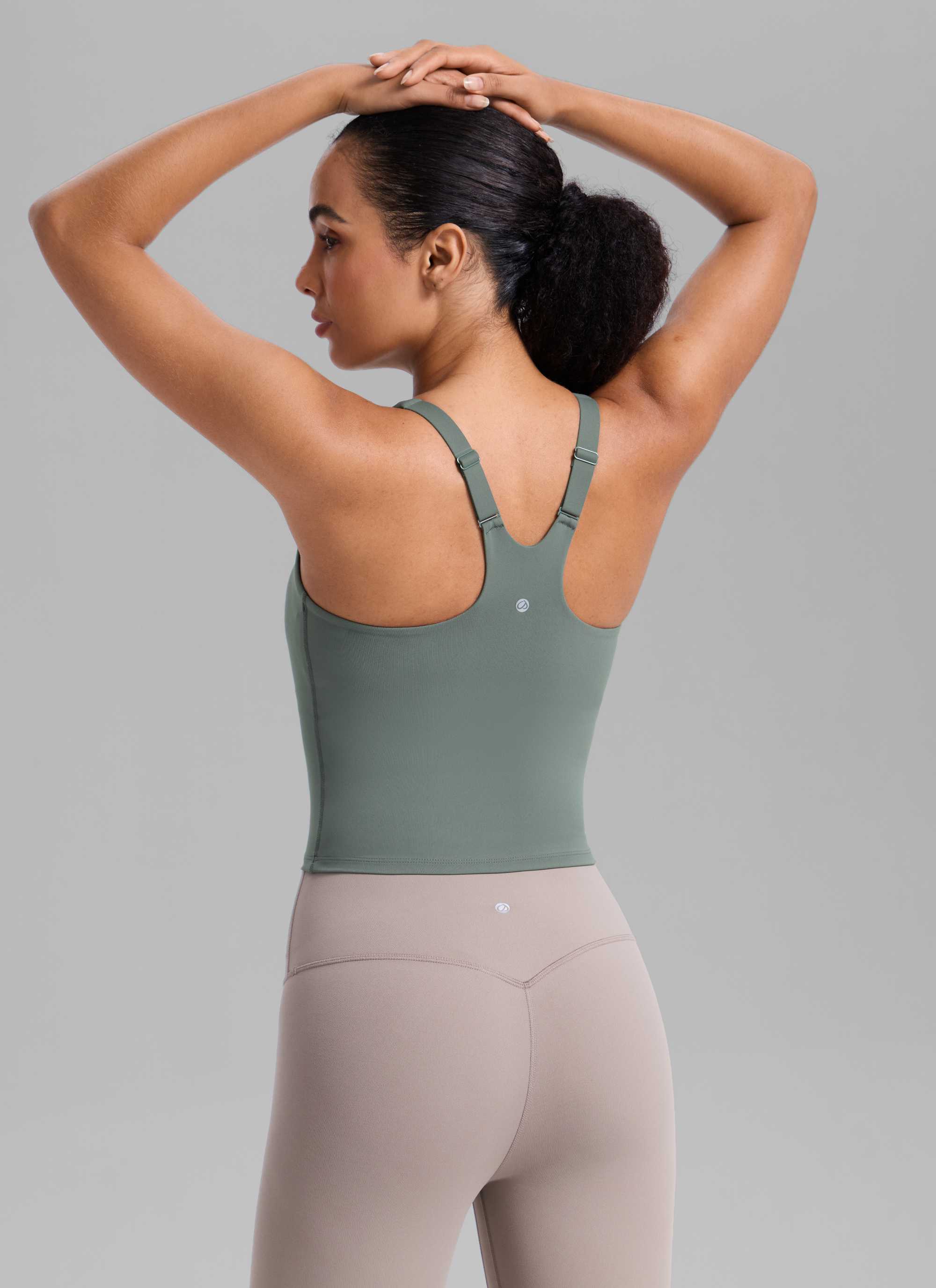 CRZ YOGA レディースButterlift Vネック レーサーバック ブラ付きタンクトップ グレー・セージ
