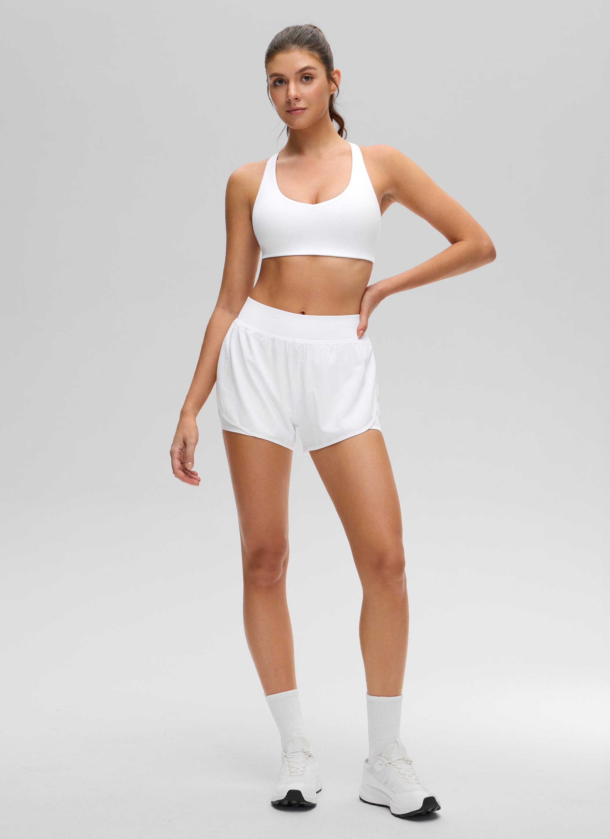 CRZ YOGA 여성용 Butterluxe V넥 레이서백 일체형 스포츠 브라 화이트