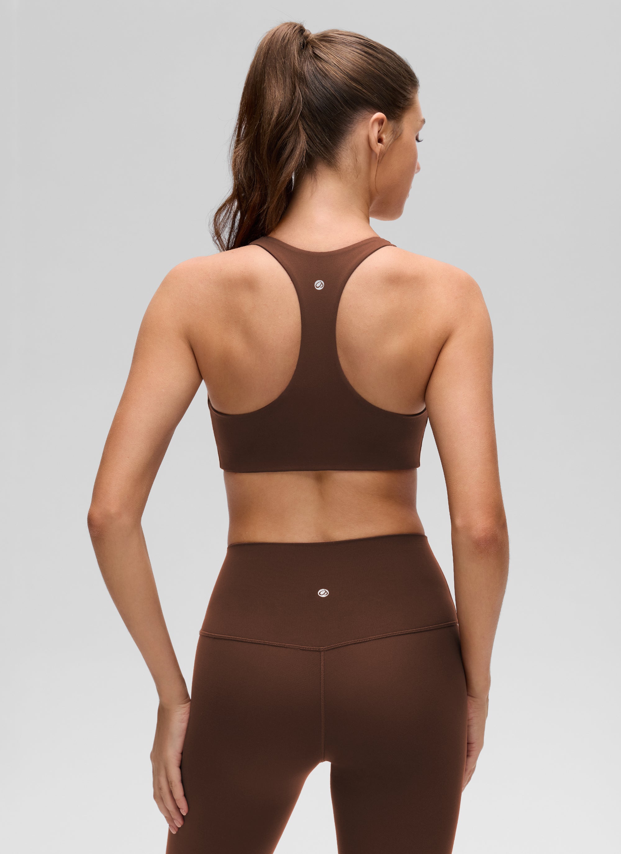CRZ YOGA 여성용 Butterluxe V넥 레이서백 일체형 스포츠 브라 라바 브라운