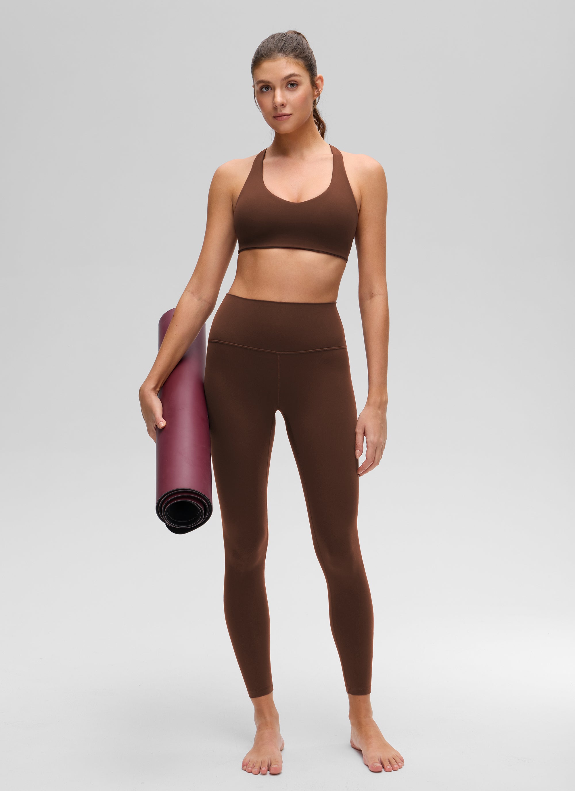 CRZ YOGA 여성용 Butterluxe V넥 레이서백 일체형 스포츠 브라 라바 브라운