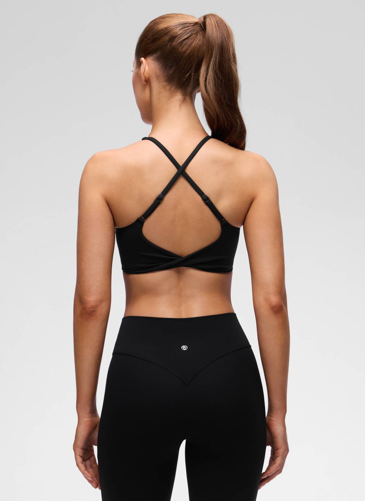 CRZ YOGA Wanita Butterluxe Bra Sukan Yoga V Neck Twist Cross Back Hitam