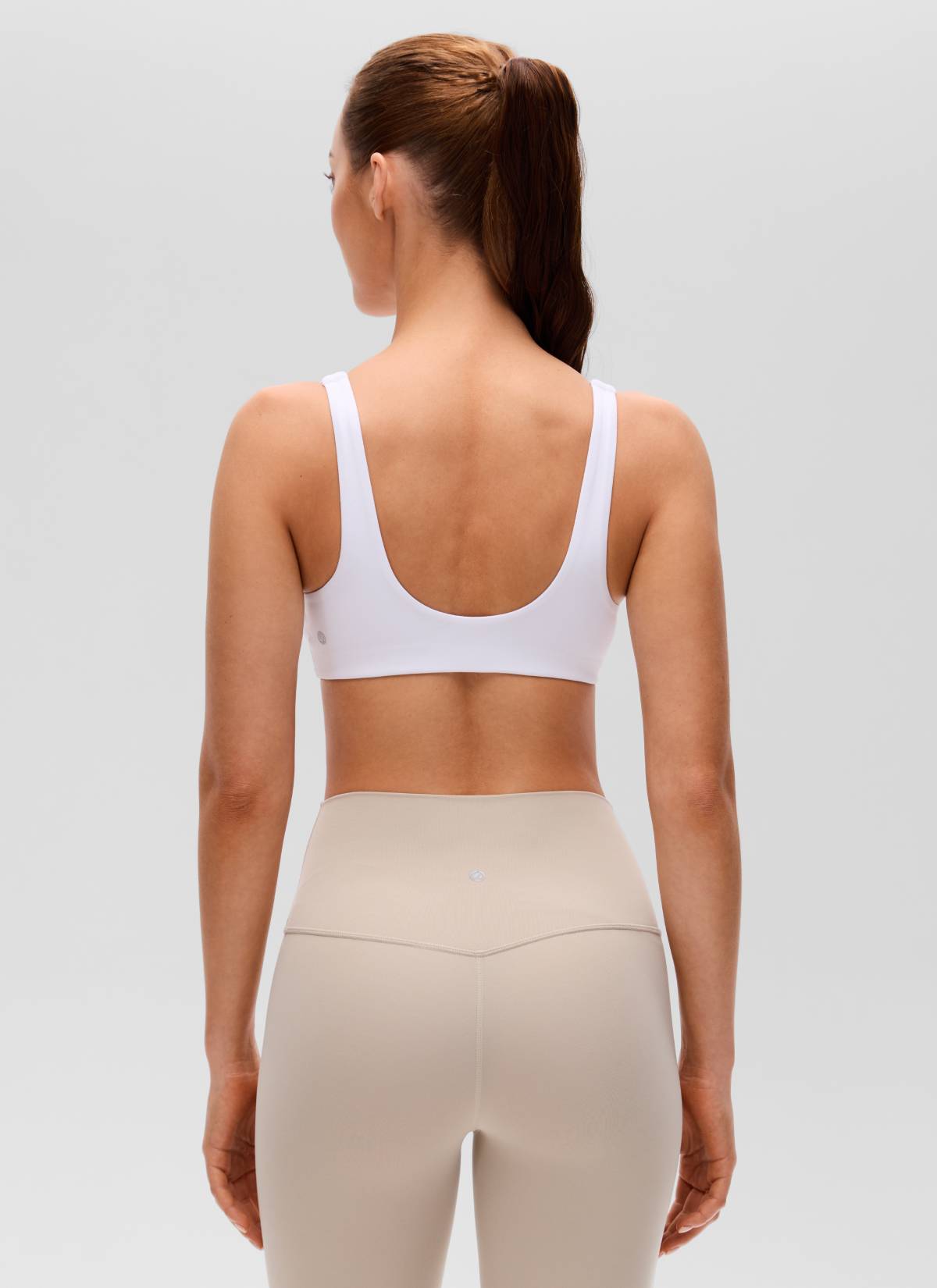 CRZ YOGA 여성용 Butterluxe 요가 트위스트 V넥 U백 스포츠 브라 화이트