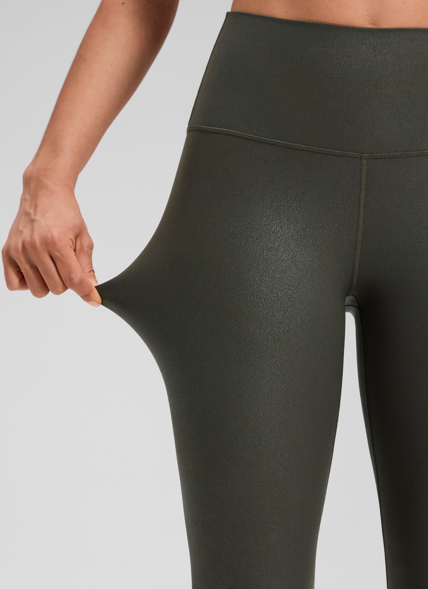 Seluar Legging Kulit Tiruan Matte Butterluxe Wanita CRZ YOGA 64 cm Corak Kerajang Hijau Zaitun