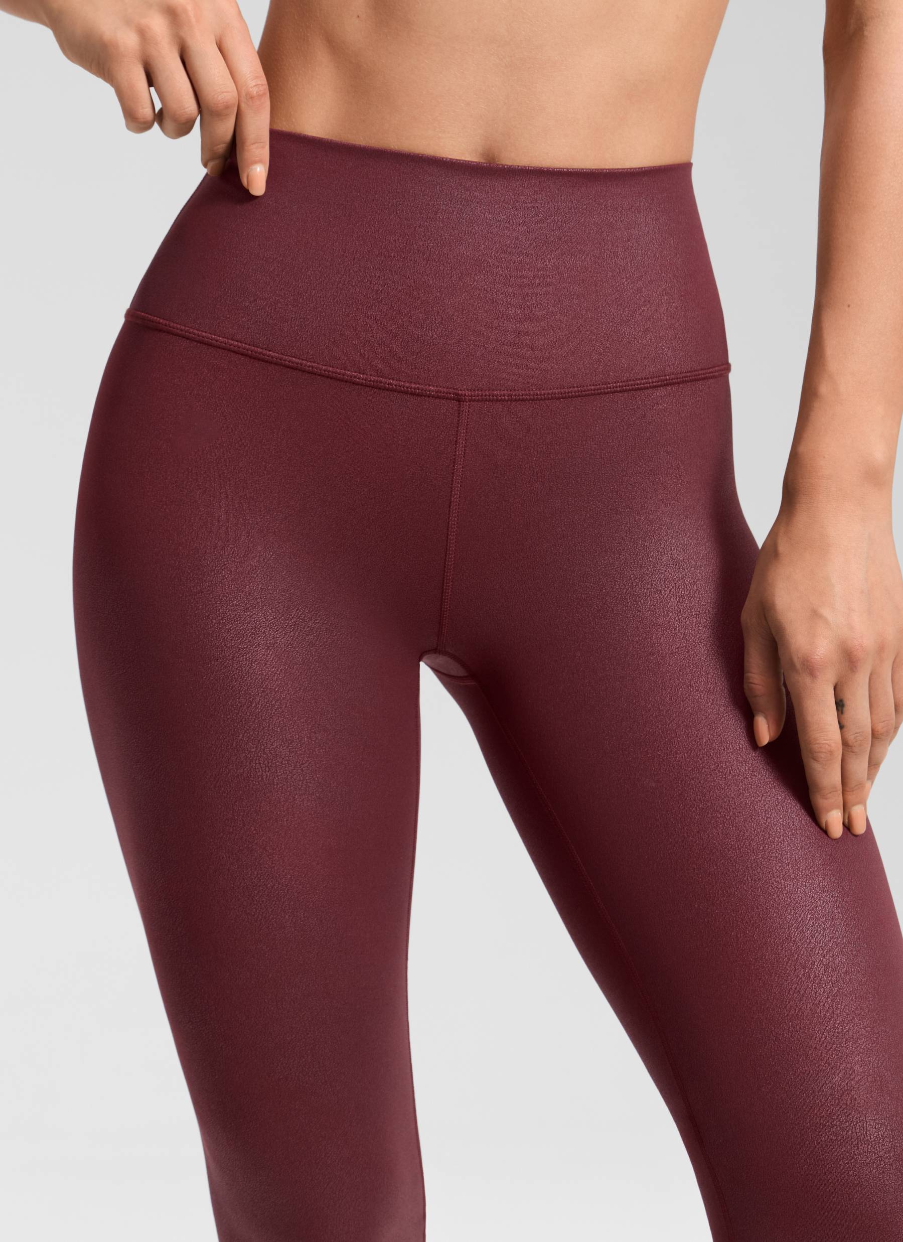 Quần legging nữ CRZ YOGA chất liệu da nhân tạo Butterluxe , cỡ 28', màu Đỏ Merlot với họa tiết lá kim loại