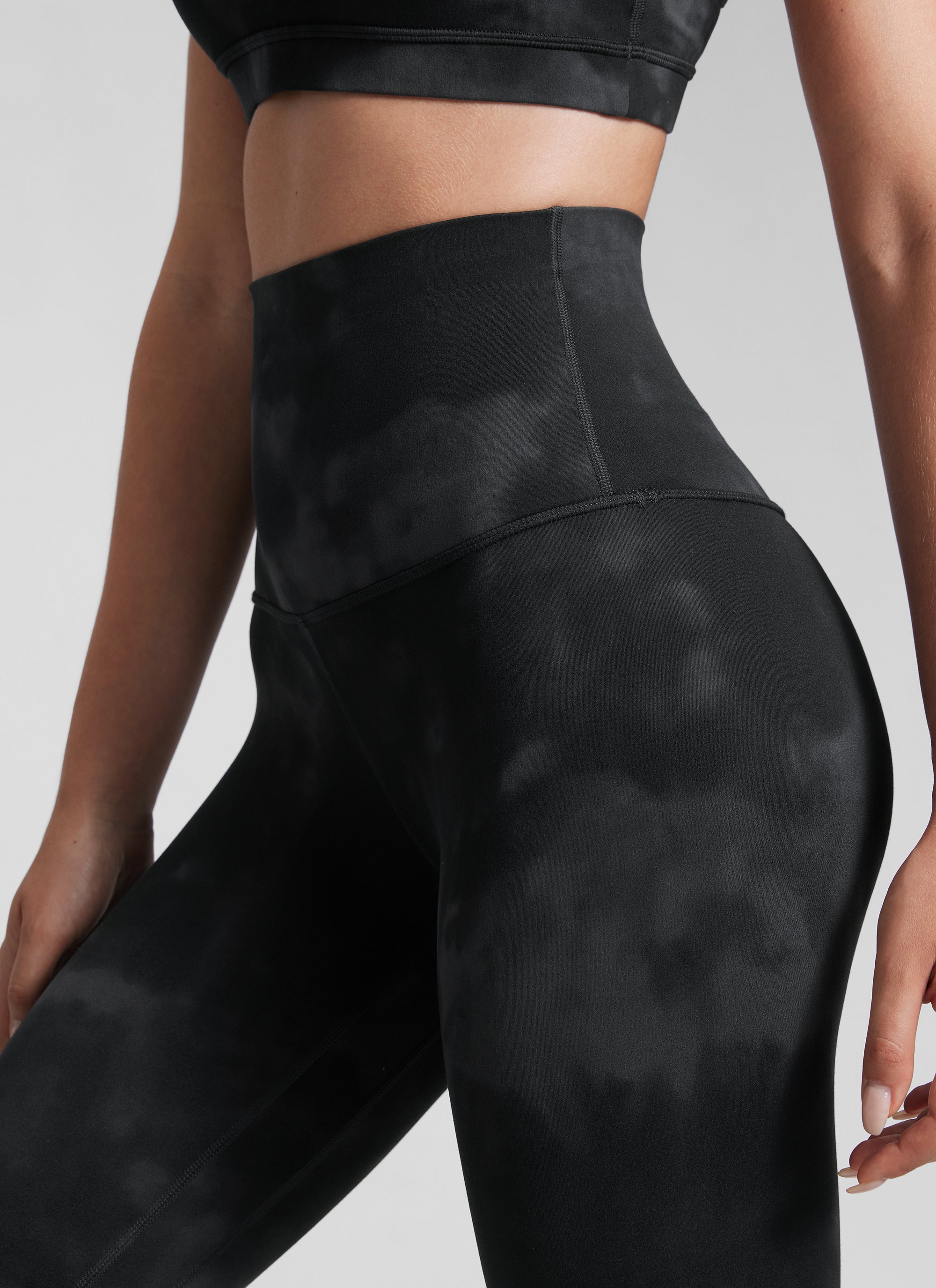 CRZ YOGA Ruang Istirehat Wanita Super Tinggi Butterluxe Legging Yoga 25'' Bunga Pewarna Hitam Ikat