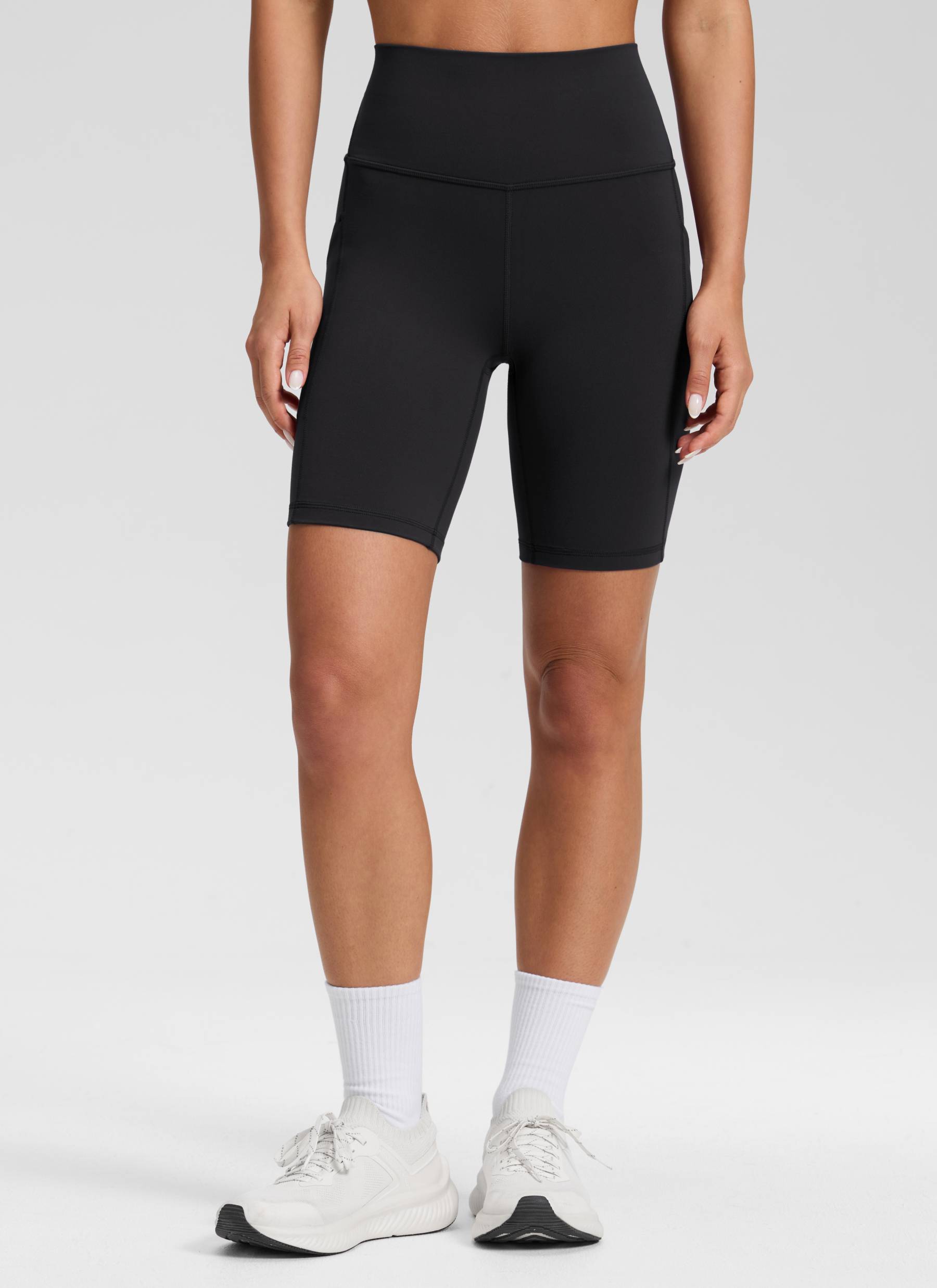 CRZ YOGA Yoga Wanita Bertingkat Tinggi Biker Butterluxe Seluar Pendek Poket 8'' Hitam