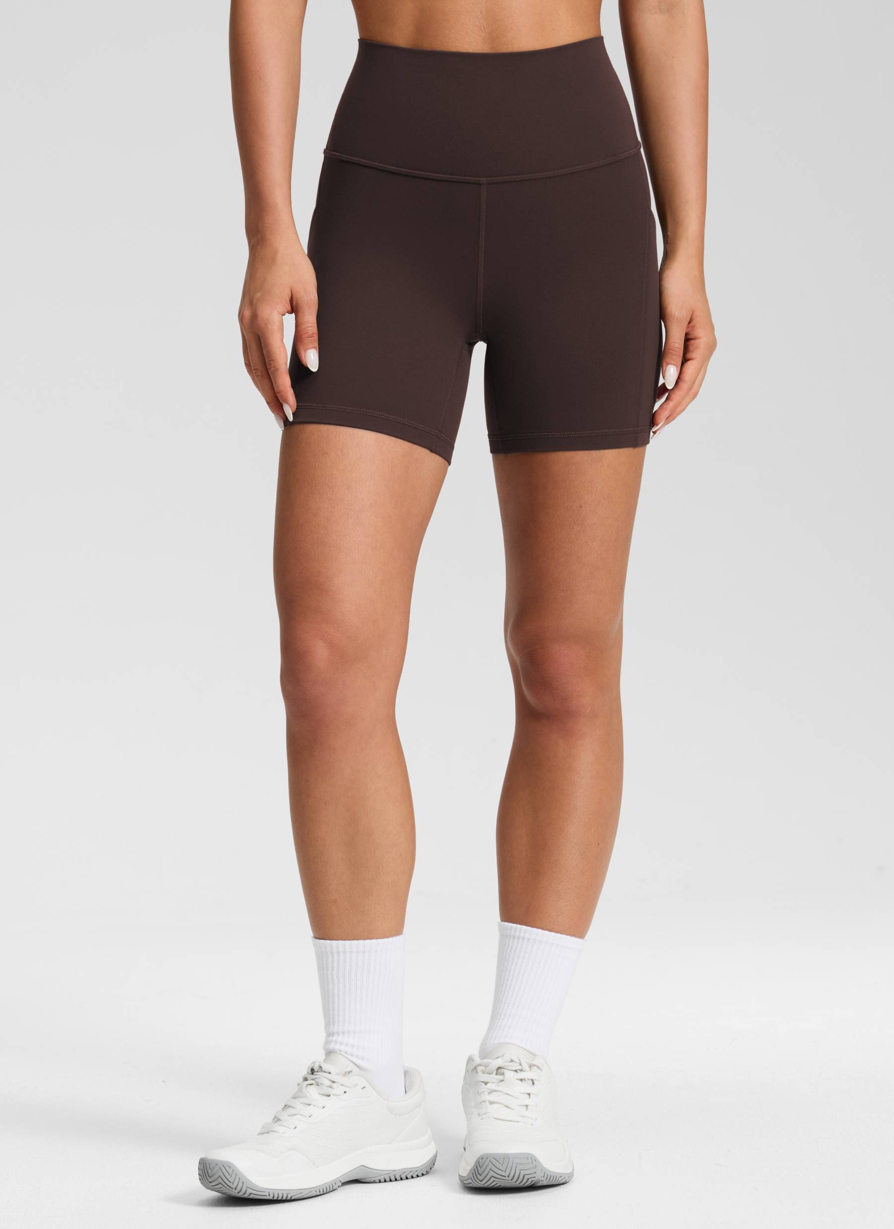 CRZ YOGA Yoga Wanita Bertingkat Tinggi Biker Butterluxe Seluar Pendek Poket 5'' Coklat Fudge Panas