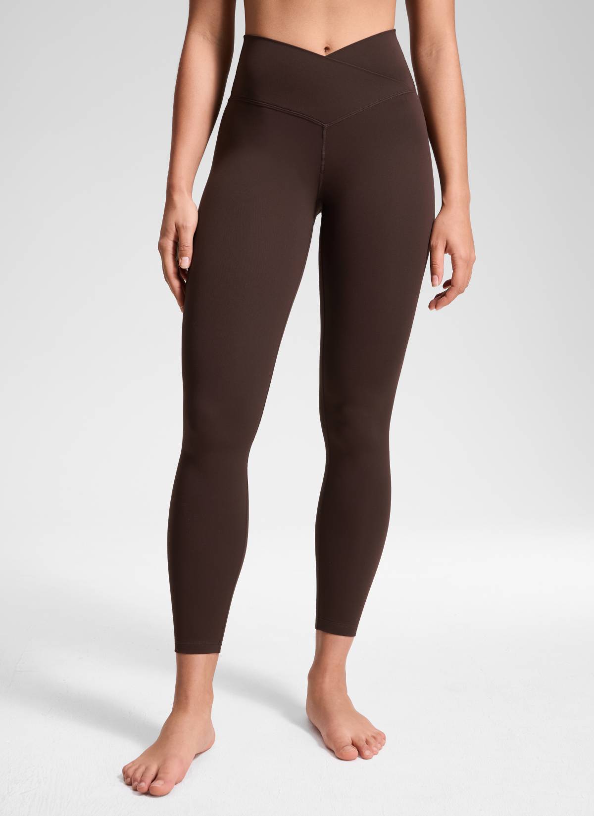 CRZ YOGA Wanita Bertingkat Tinggi Butterluxe Legging Yoga 25'' V Pinggang Silang Coklat Fudge Panas