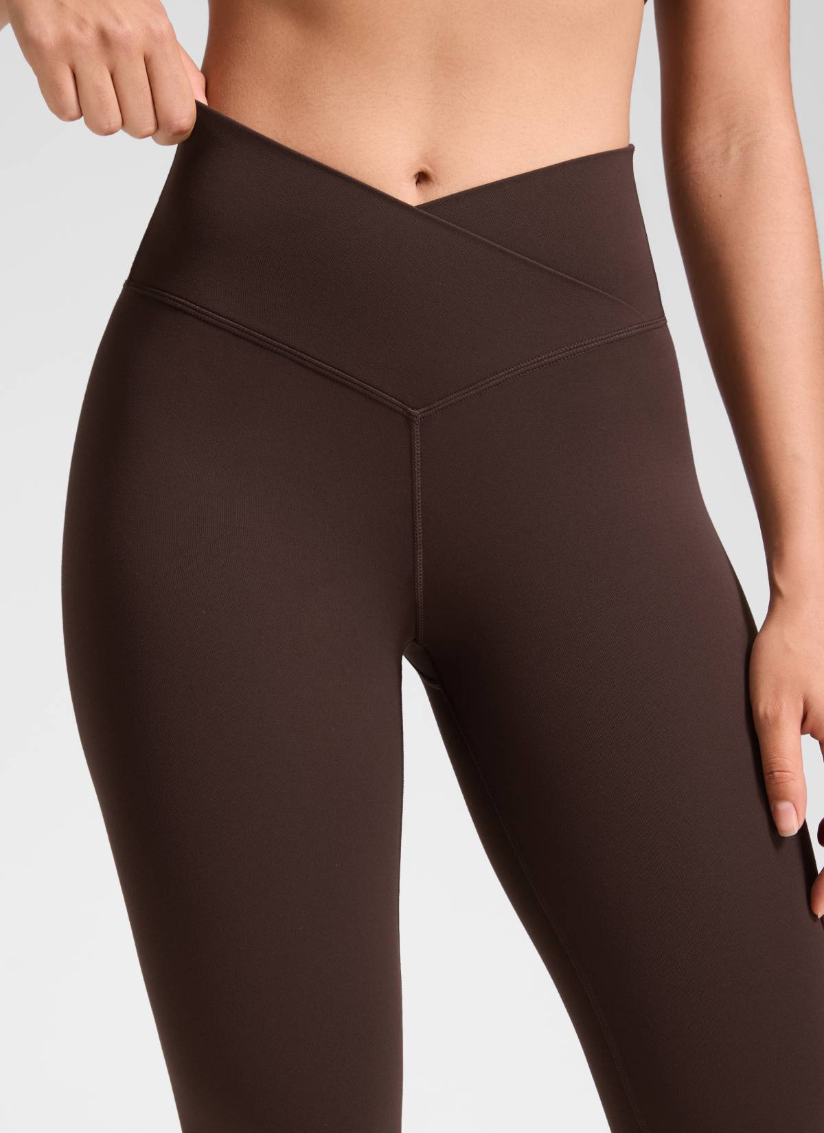 CRZ YOGA Wanita Bertingkat Tinggi Butterluxe Legging Yoga 25'' V Pinggang Silang Coklat Fudge Panas