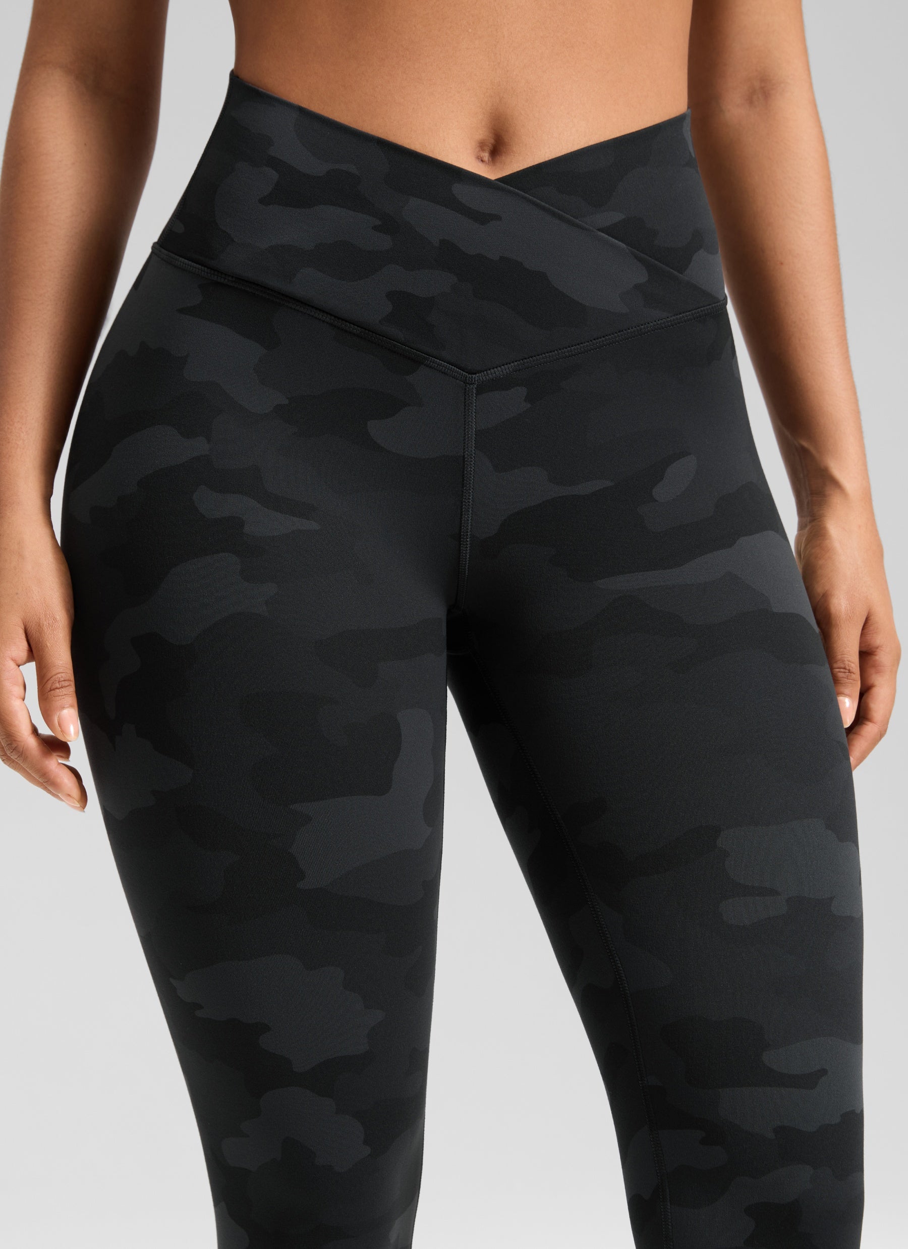 CRZ YOGA Wanita Bertingkat Tinggi Butterluxe Legging Yoga 25'' Pinggang Silang V Kelabu Gelap Penyamaran 2