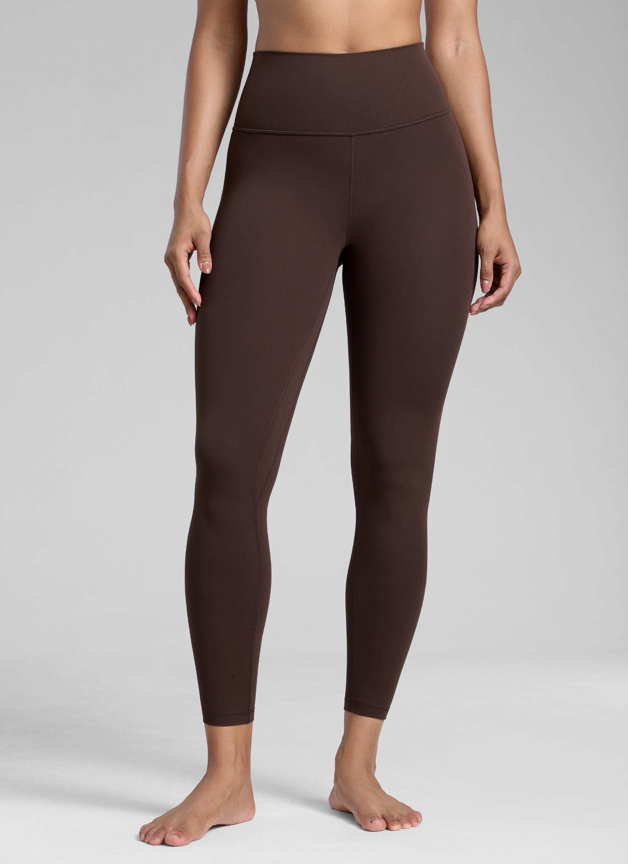 CRZ YOGA Pambabaeng Pag-eehersisyo Mataas na Pagtaas Butterlift Yoga Leggings 25'' Hot Fudge Brown
