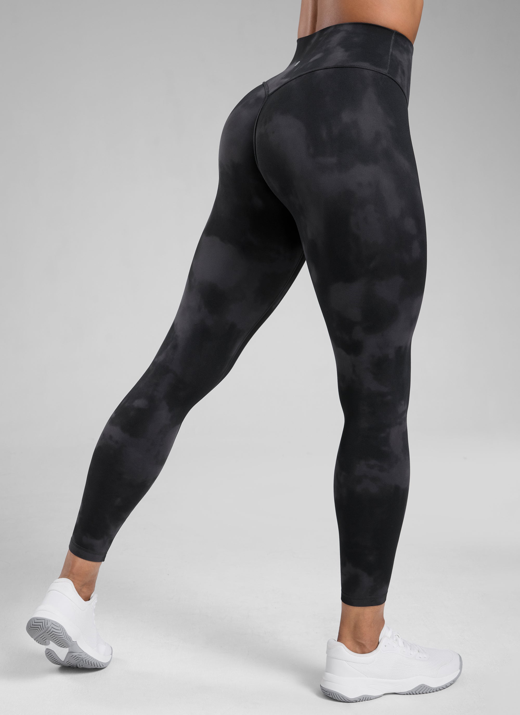CRZ YOGA Babae Butterlift High Rise Scrunch Butt Legging na Walang Tahi sa Harap na Itim na Tie Dye na Bulaklak