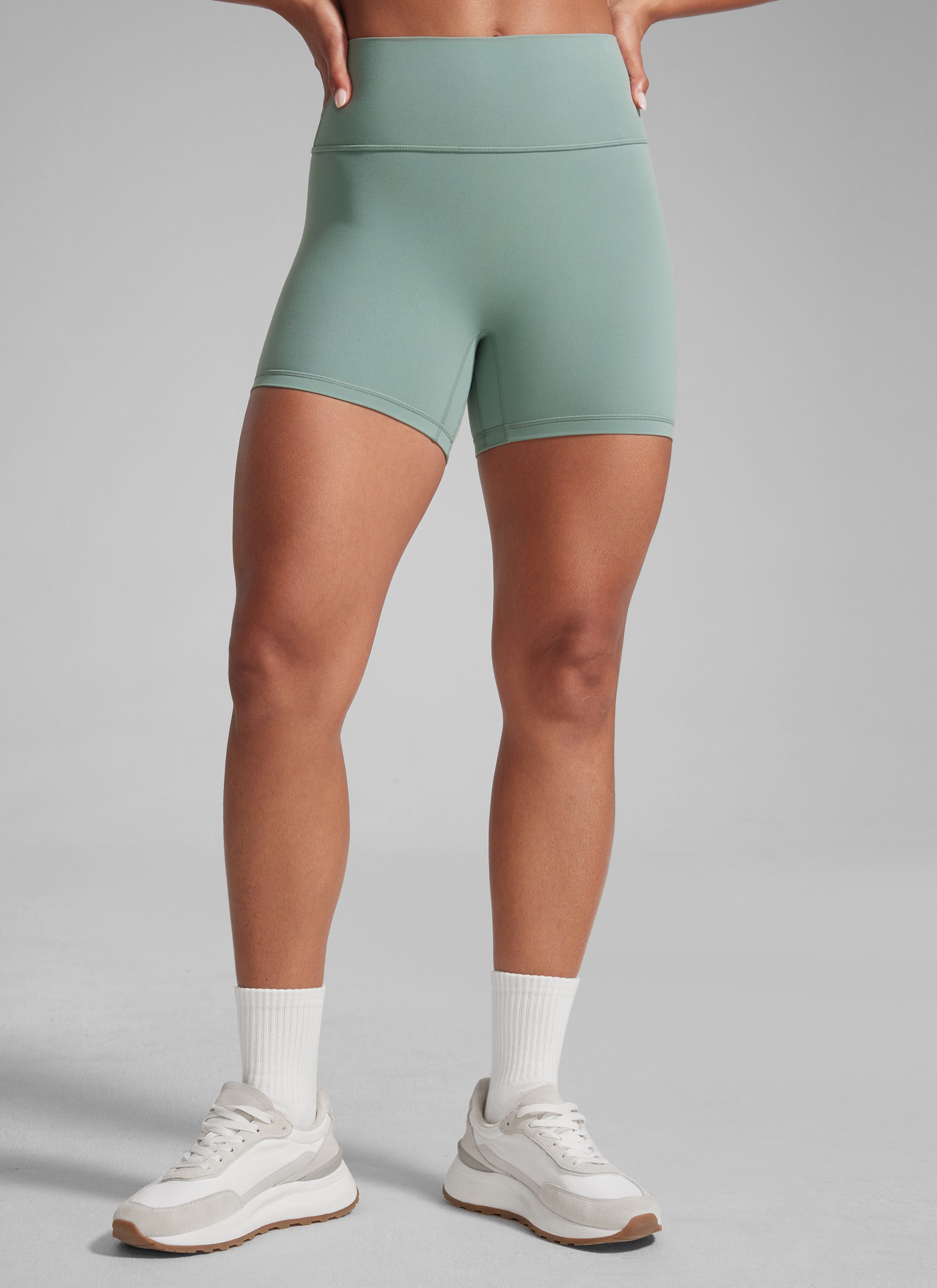 CRZ YOGA 여성용 Butterlift 스크런치 엉덩이 디자인 운동용 바이커 쇼츠 크레이터 그린