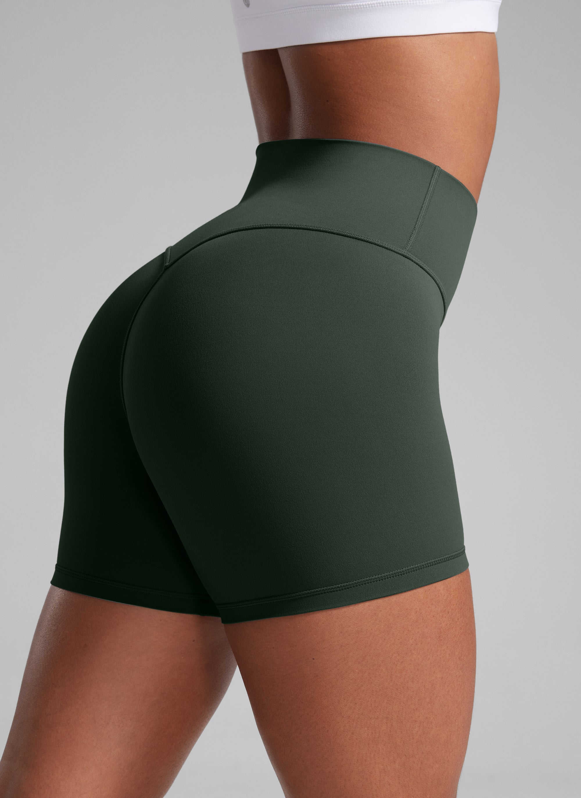 CRZ YOGA Pambabae Butterlift Scrunch Butt Atheletic Workout Biker Shorts Legend Green