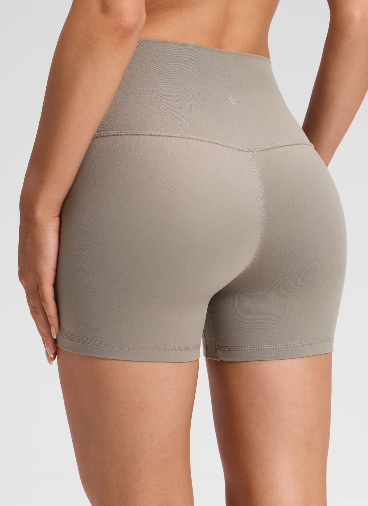CRZ YOGA Wanita Butterluxe Seluar Pendek Yoga Tinggi Tanpa Jahitan Depan 4'' Kelabu Abu Hangat