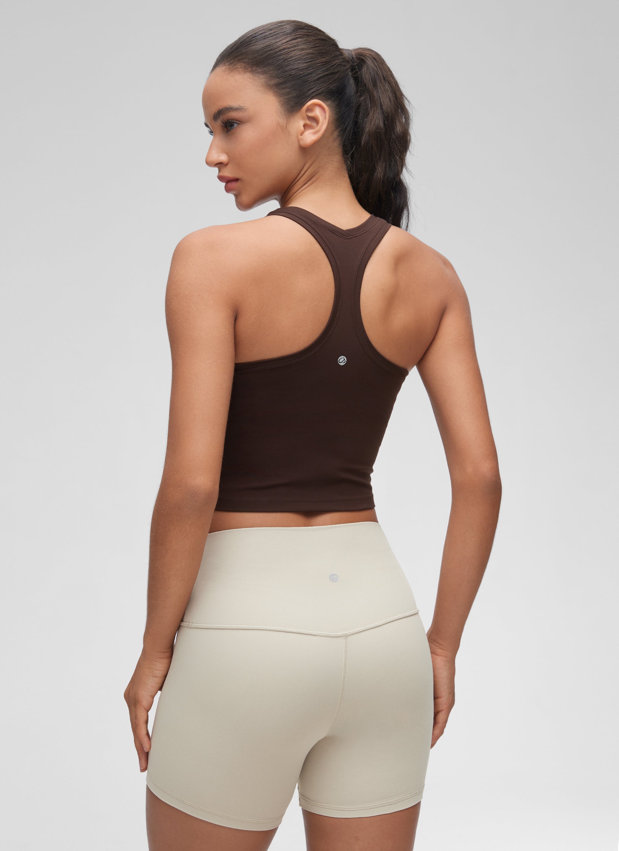 CRZ YOGA Áo thun yoga ngắn tay cổ tròn, lưng khoét sâu dành cho nữ “ Butterluxe ” màu nâu sô-cô-la nóng