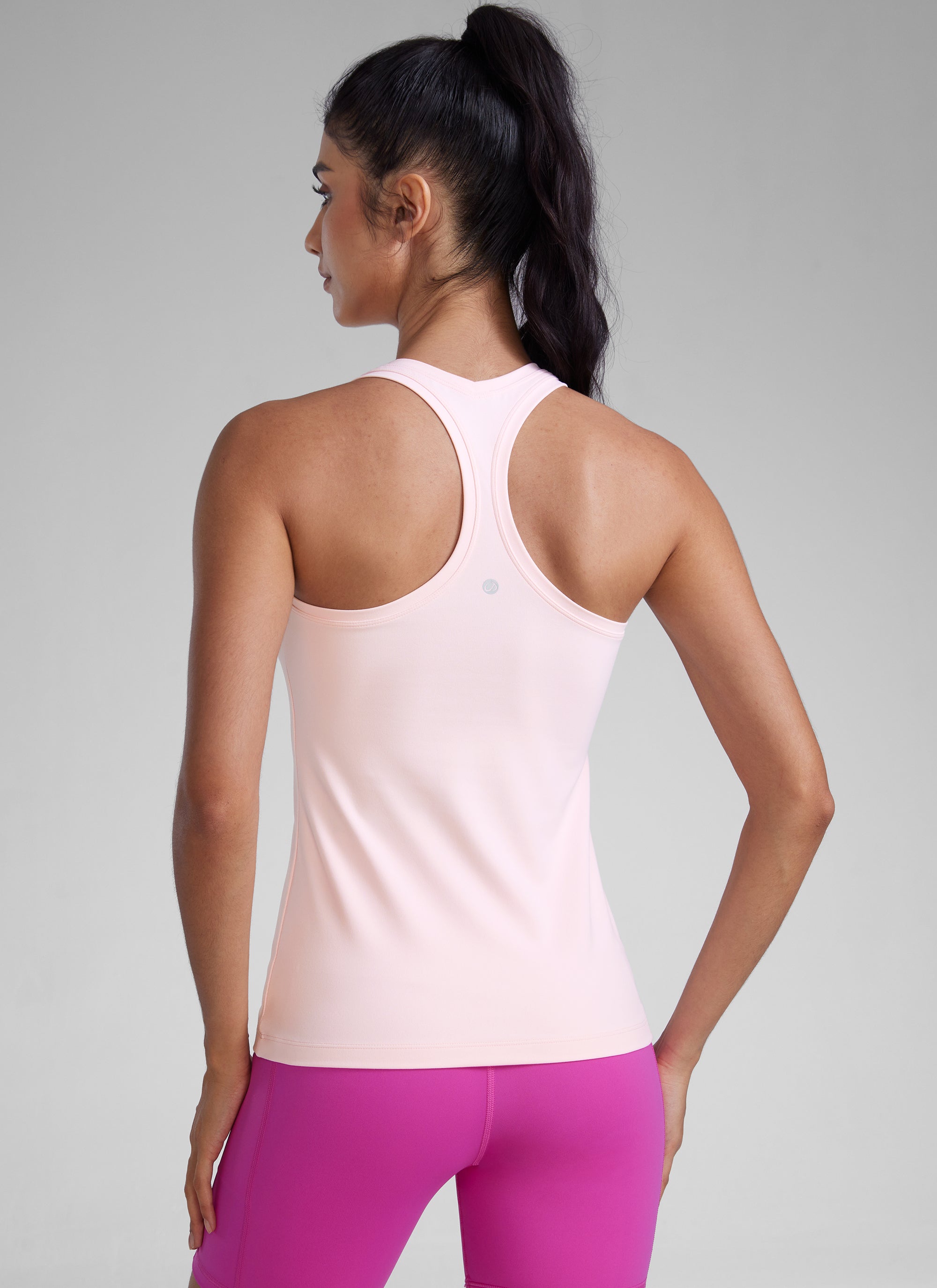 CRZ YOGA महिलाओं के लिए स्लिम फिट योगा टॉप Butterluxe टैंक रेसरबैक स्ट्रॉबेरी पिंक