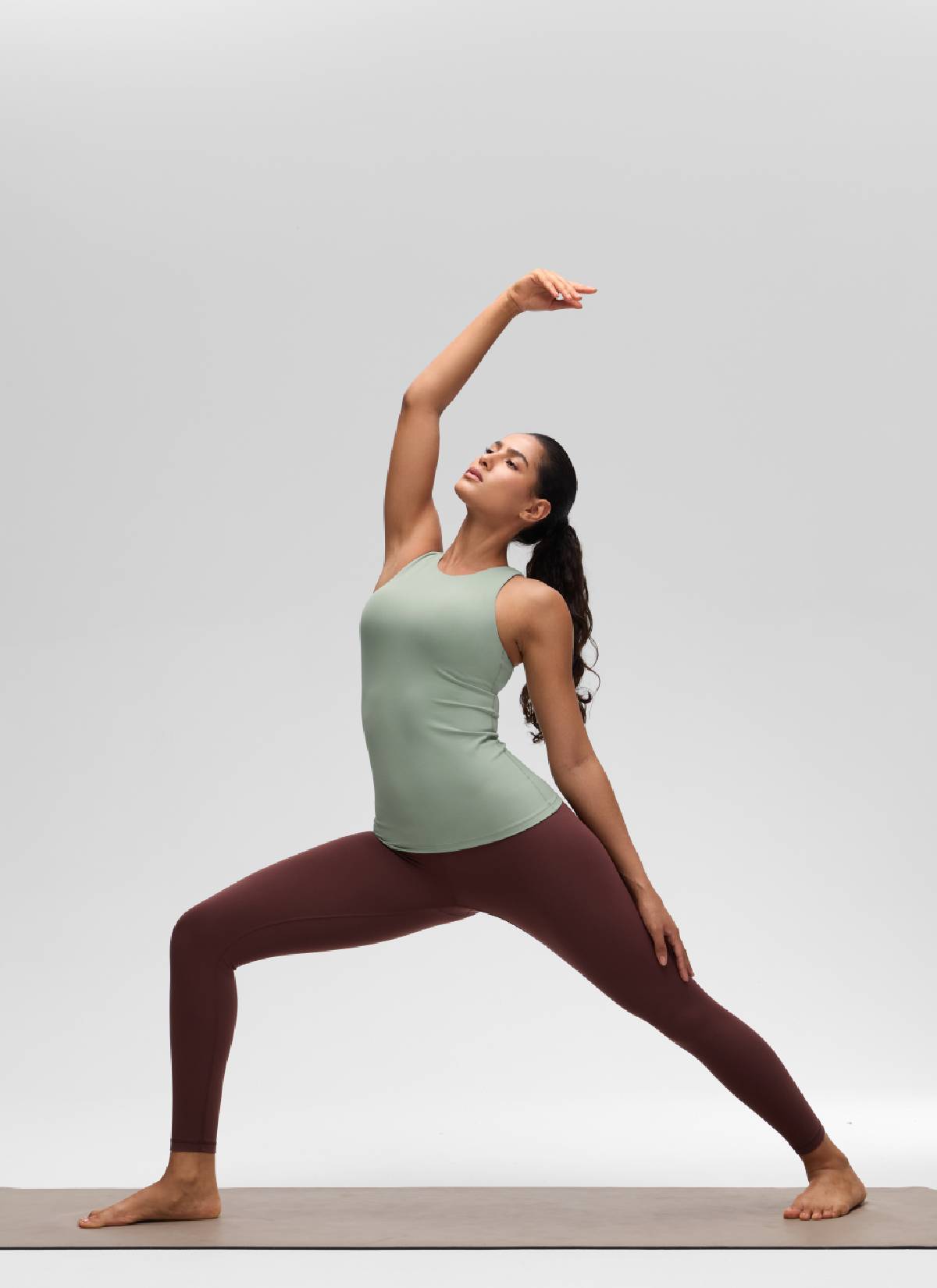 CRZ YOGA महिलाओं का योग स्लिम फिट टॉप Butterluxe टैंक रेसरबैक हाई नेक ग्रीन पाम कोर्ट