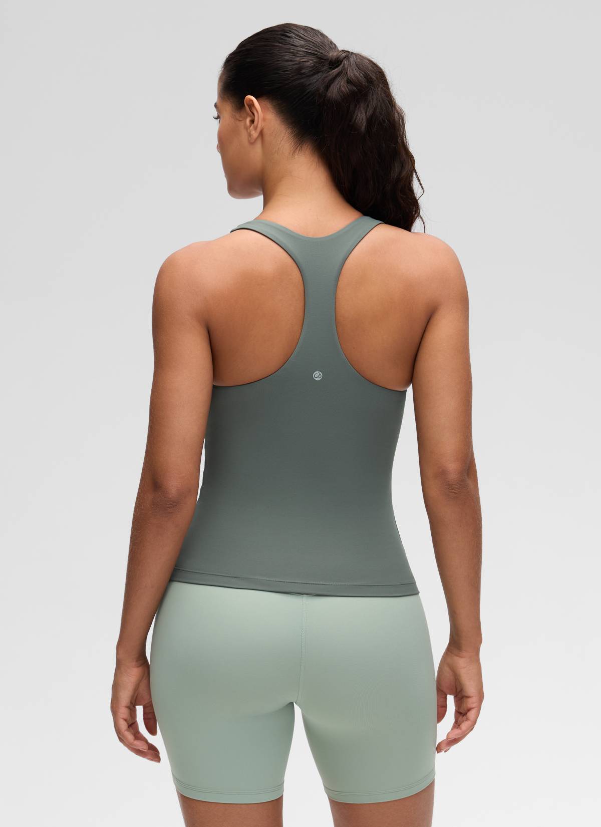 Áo thun yoga ôm sát dành cho nữ CRZ YOGA - Mẫu " Butterluxe " - Áo ba lỗ có áo lót tích hợp - Màu xám Sage