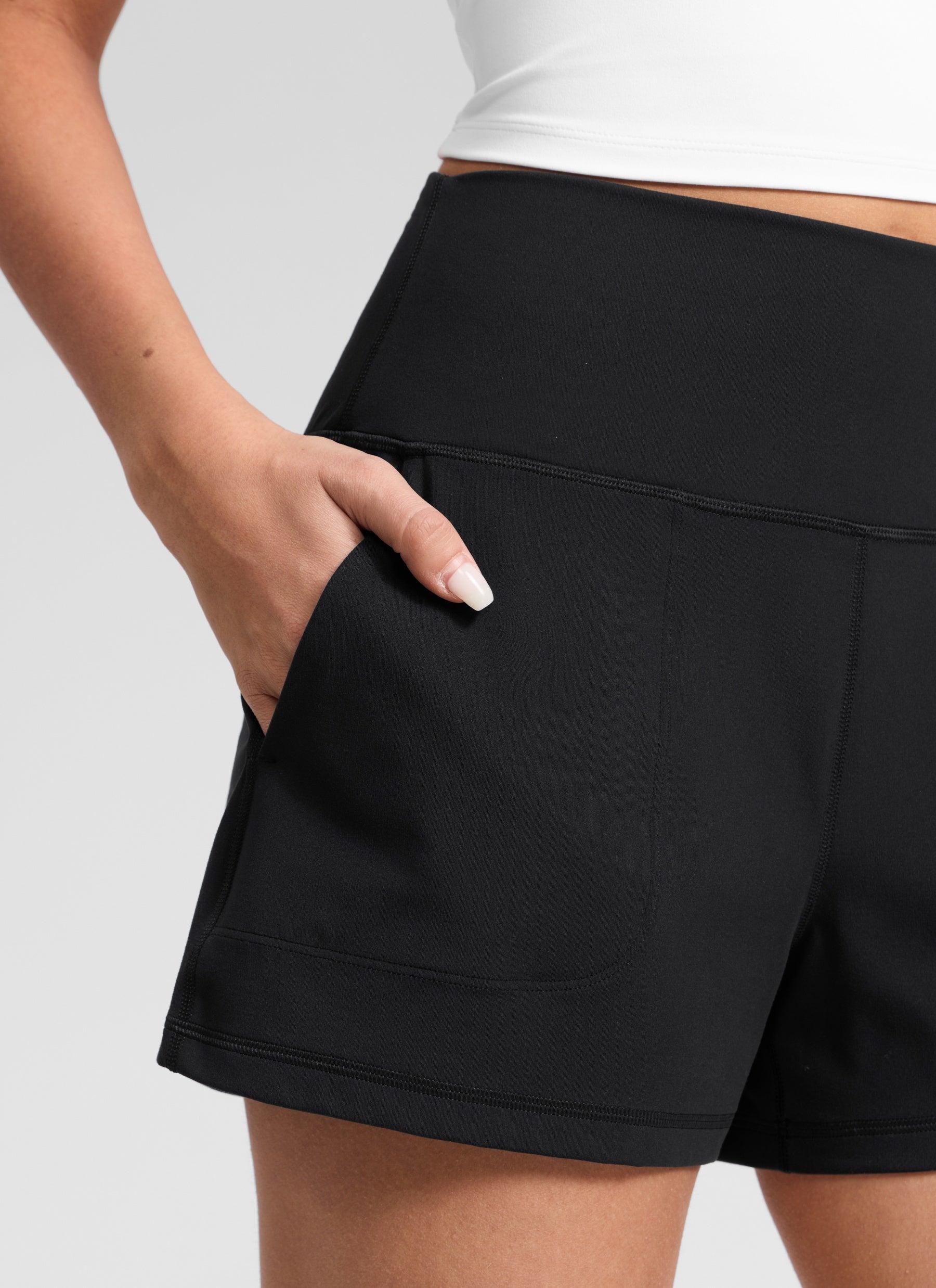 CRZ YOGA レディースButterlift ショートパンツ（ポケット付き・裏地なし） ブラック