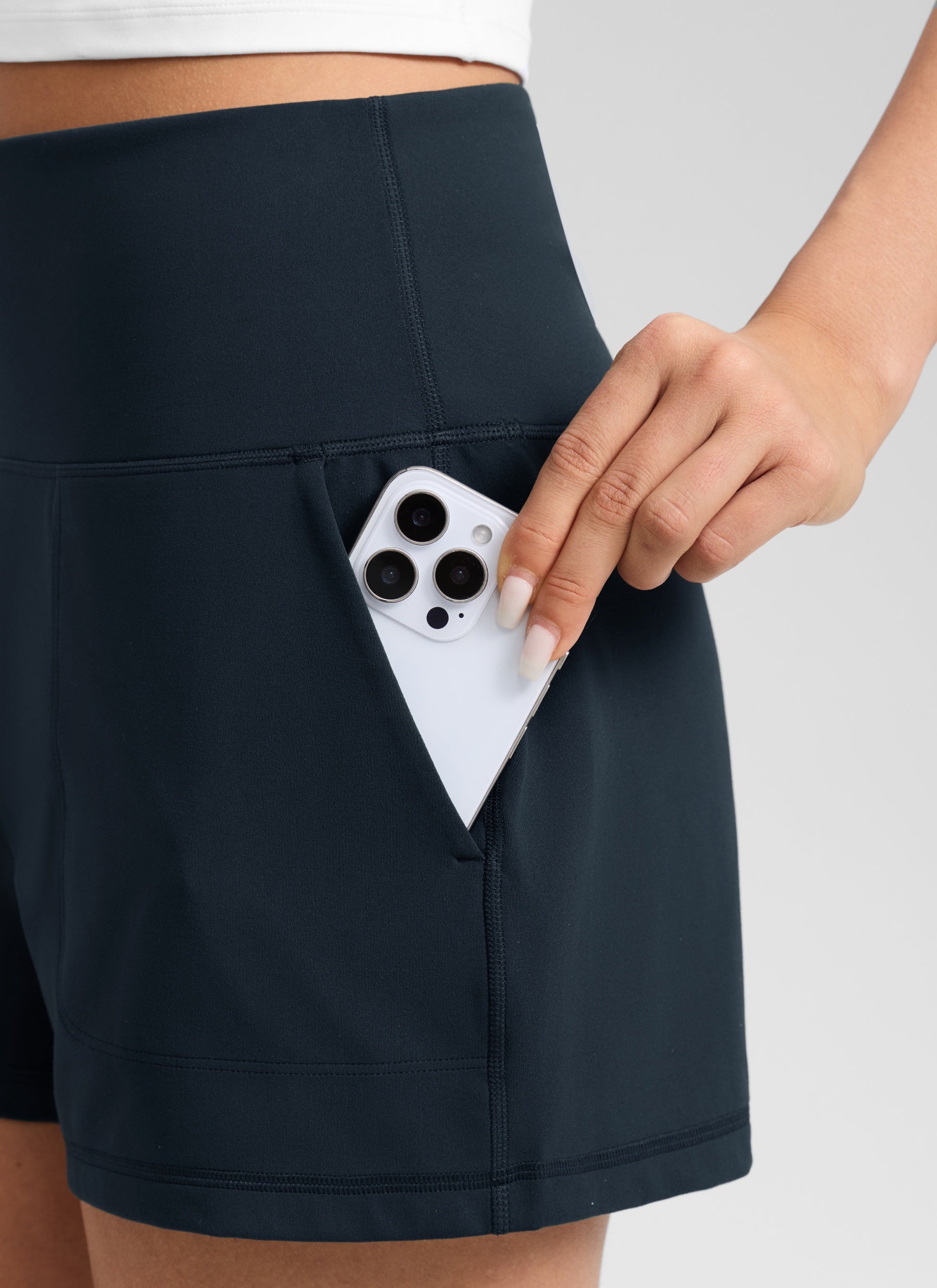 CRZ YOGA レディースButterlift ショートパンツ（ポケット付き・裏地なし） トゥルーネイビー