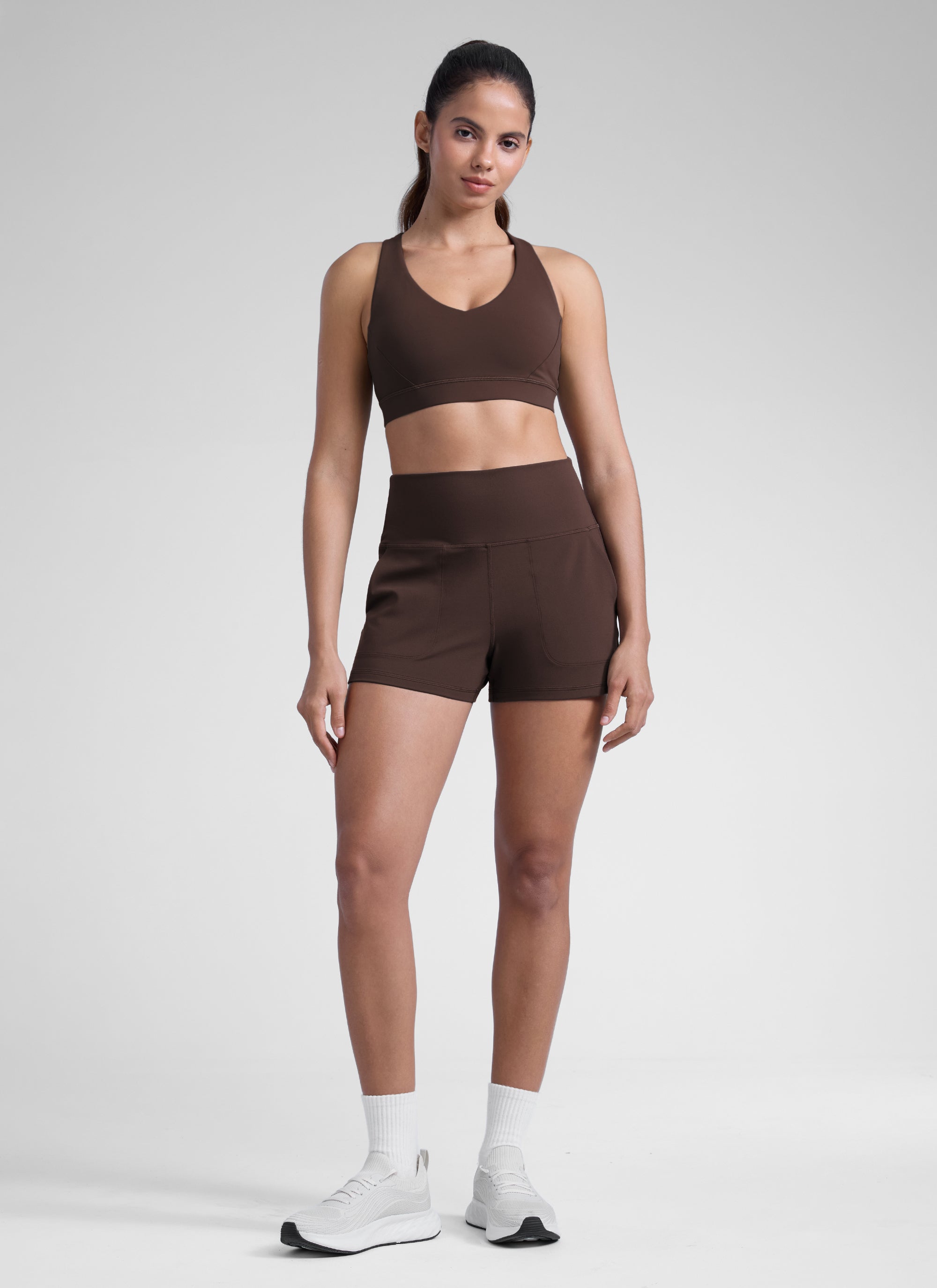 CRZ YOGA Pambabae na Butterlift High Waisted Shorts na may mga Bulsa Linerless Hot Fudge Brown