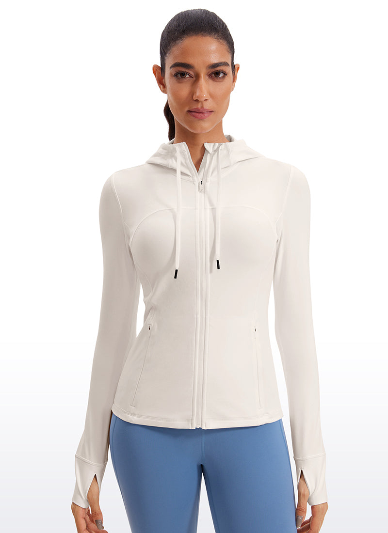 Butterluxe CRZ YOGA Pakaian Luar Wanita dengan Kantong, Potongan Slim Fit, Resleting Penuh, dan Kap, Warna Putih dan Aprikot