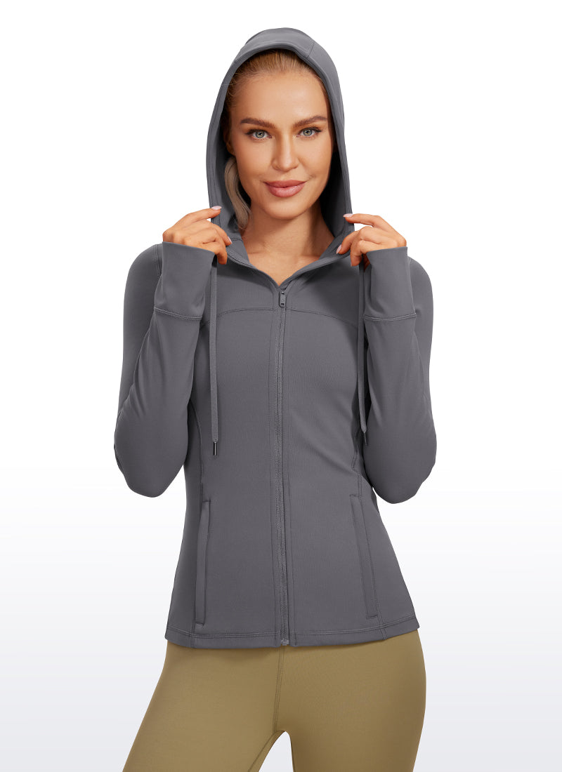CRZ YOGA Jaket Hoodie Wanita dengan Ritsleting Penuh, Potongan Slim Fit, Kantong, dan Motif " Butterluxe " dalam Warna Dark Carbon
