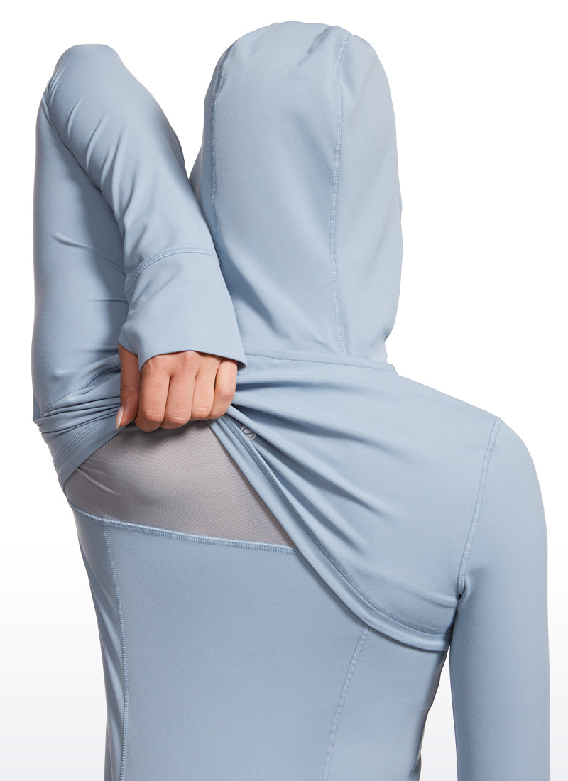 CRZ YOGA Jaket Hoodie Wanita dengan Ritsleting Penuh, Potongan Slim Fit, Kantong, dan Motif " Butterluxe " dalam Warna Biru Cambric